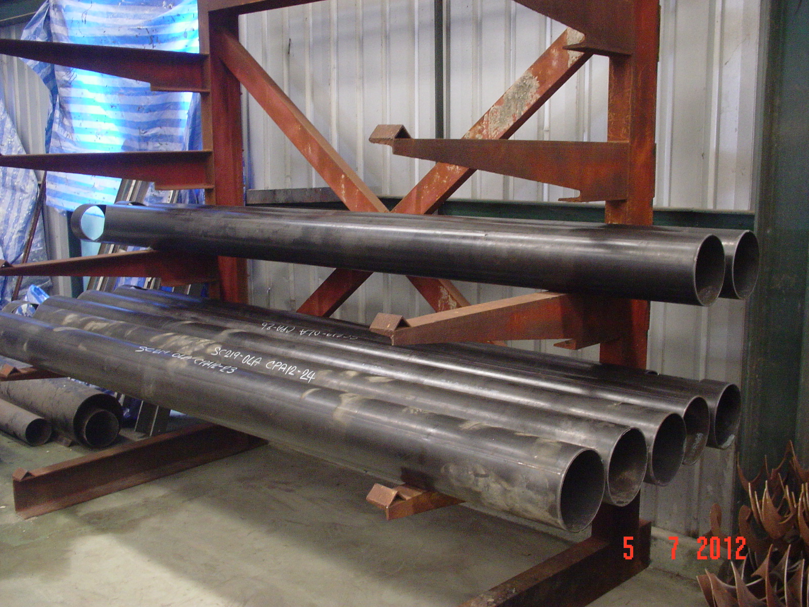 螺杆输送机在货架上组装和储存